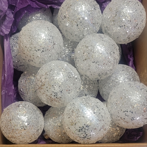 Christmas Decorations - Picture 1 of 11